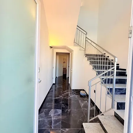 Dream House Aparthotel 3*