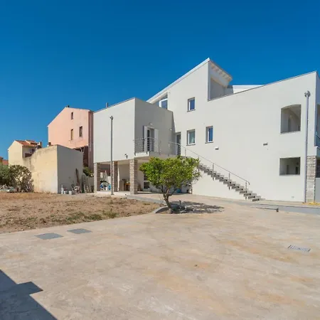 Aparthotel Dream House 3*